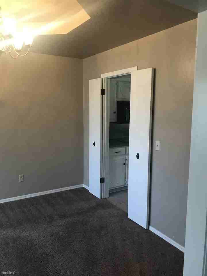 12216 Sylvester Dr - Photo 3 of 20