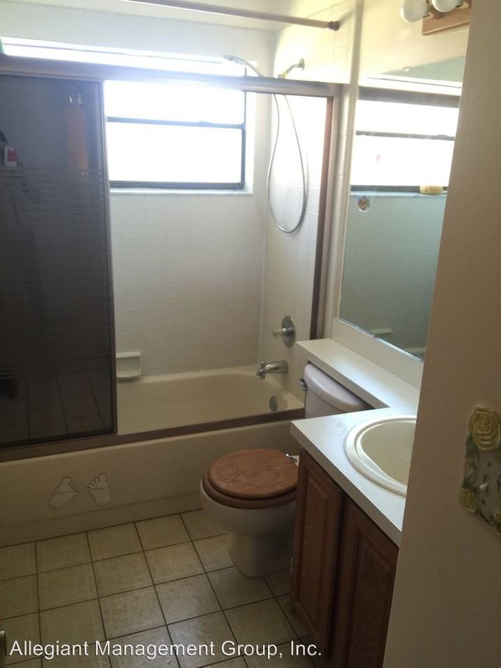 10137 Trilliums Dr - Photo 3 of 17