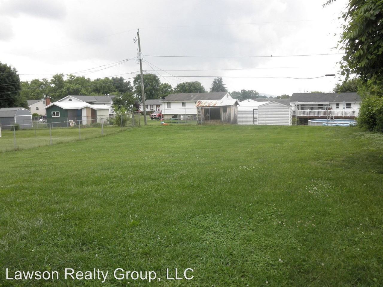 5668 Meadowcrest St - Photo 3 of 29