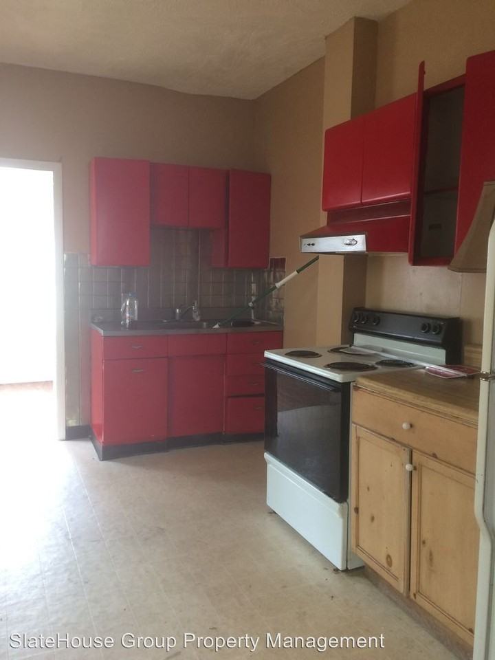 1060 N 6th St - Photo 2 of 6