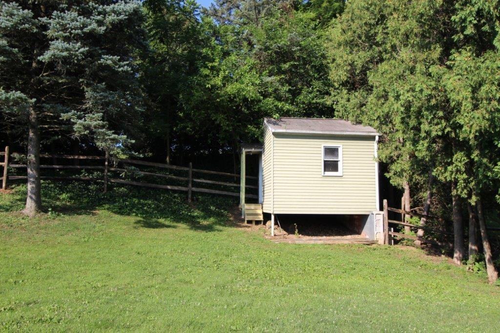 1721 Division Hwy - Photo 3 of 10