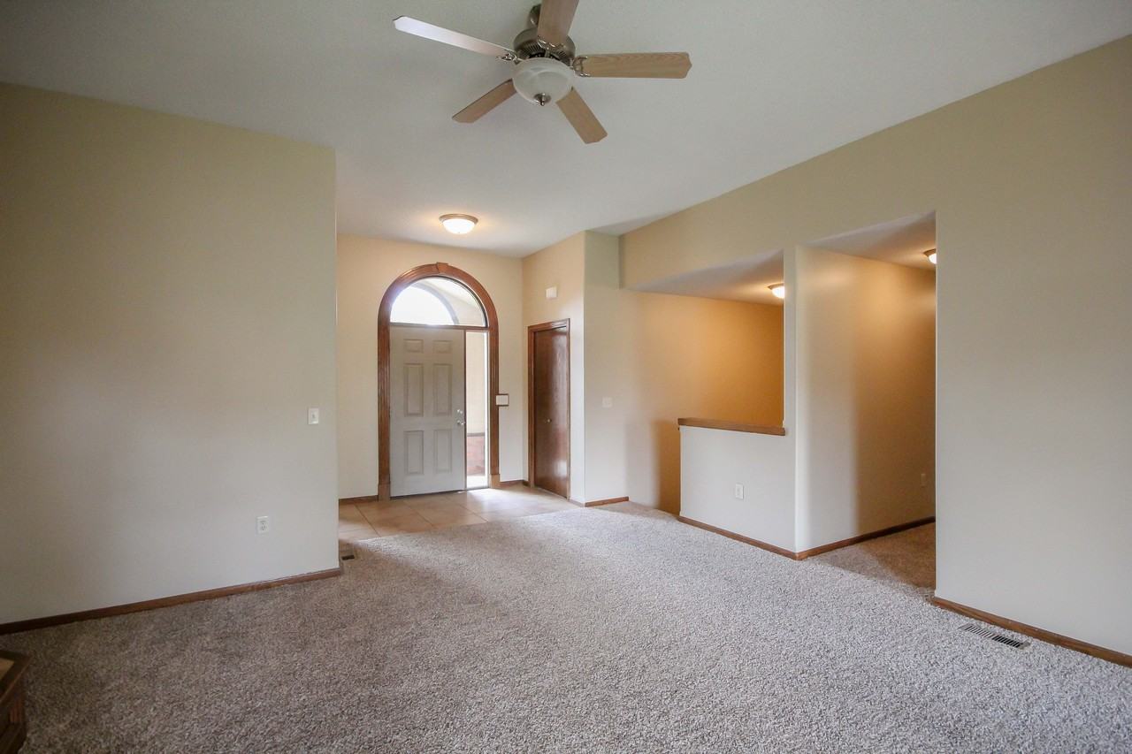 8114 W Havenhurst Cir - Photo 3 of 33