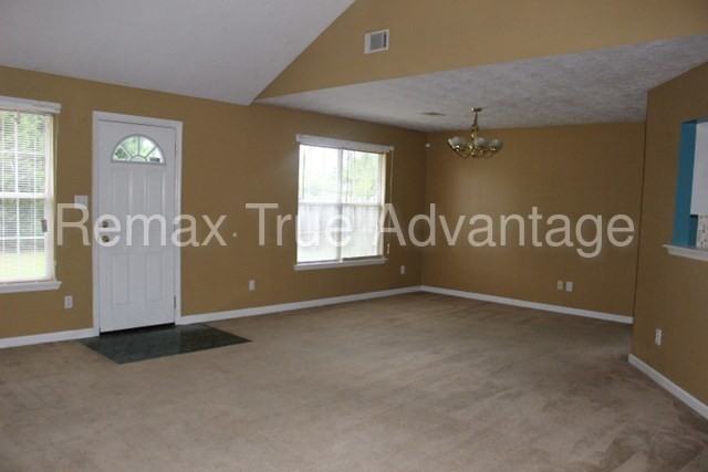 301 Summerfield Cir - Photo 2 of 10