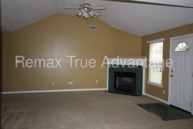 301 Summerfield Cir - Photo 3 of 10