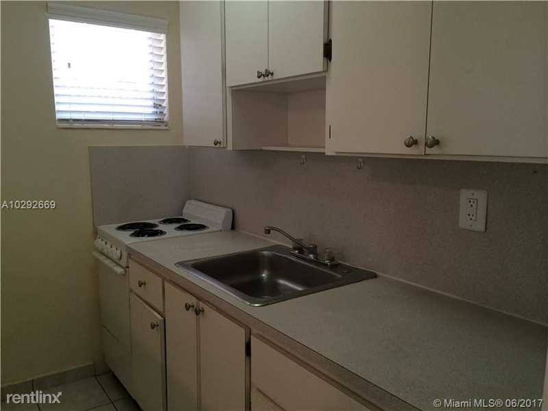 11346 SW 2nd St - Photo 2 of 9