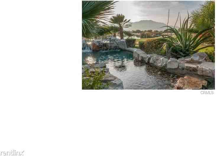 9 Vía Bella - Photo 3 of 19