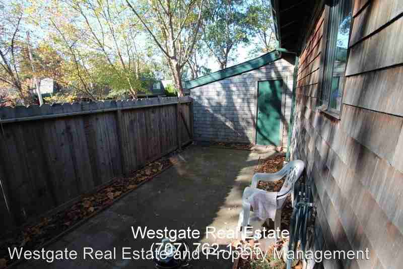 1 Pine Tree Cir - Photo 2 of 2