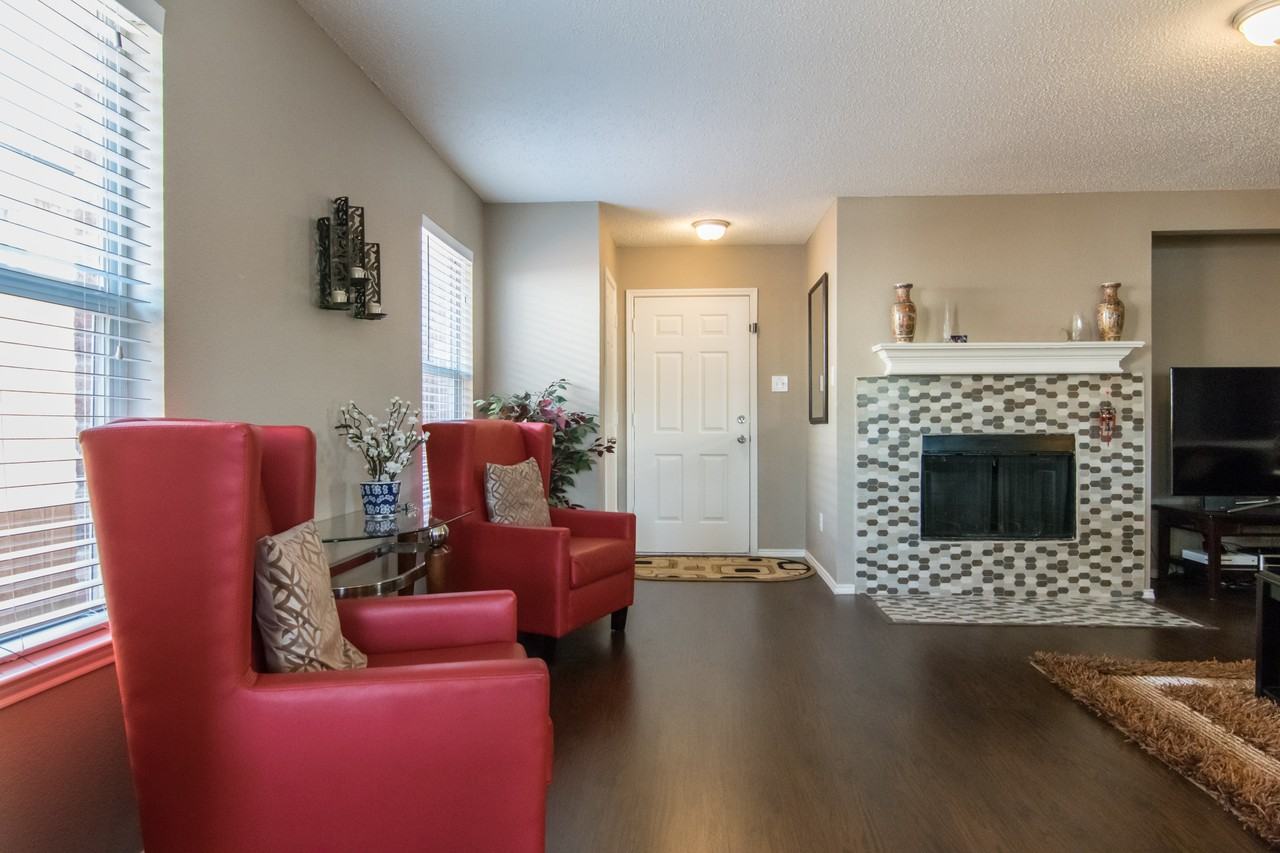 12345 Peak Circle - Photo 3 of 20
