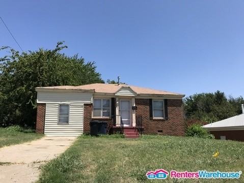 2631 NE 18th St - Photo 2 of 3