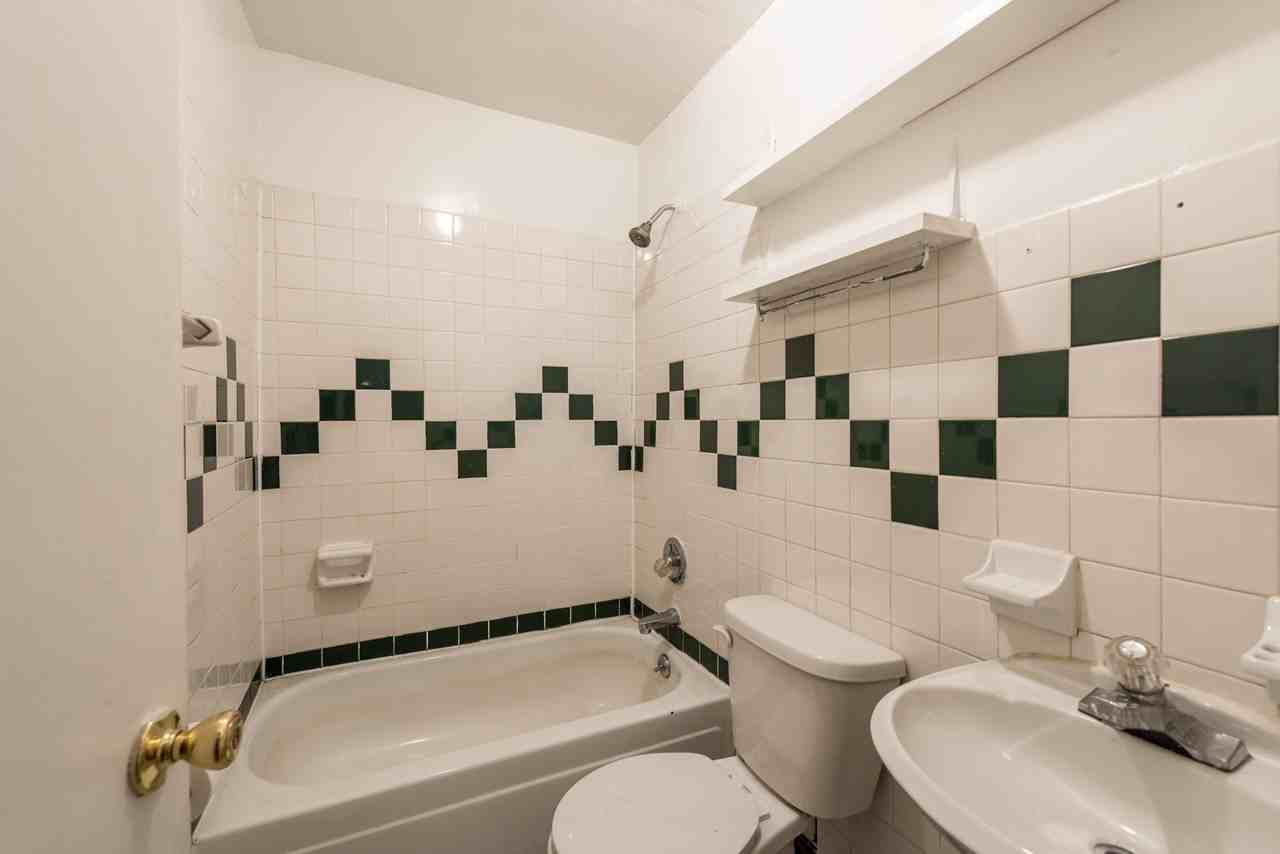 215 Franklin Street #17QV