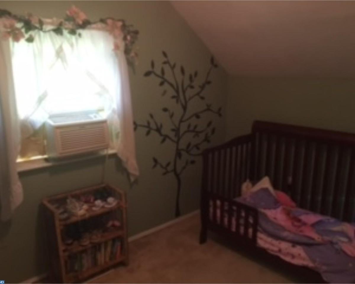 422 Rogers Ave - Photo 3 of 7