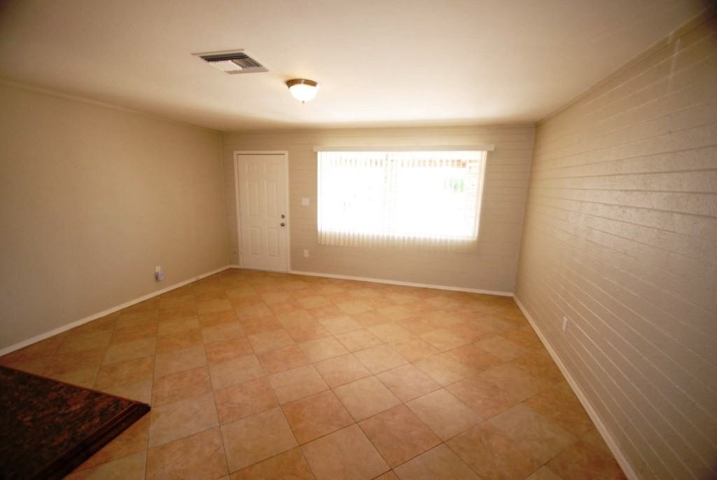 3908 W Lewis Ave - Photo 3 of 16