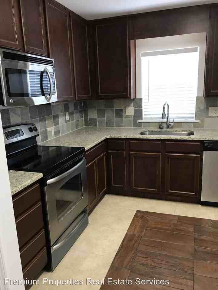 4102 Clubside Dr - Photo 3 of 11