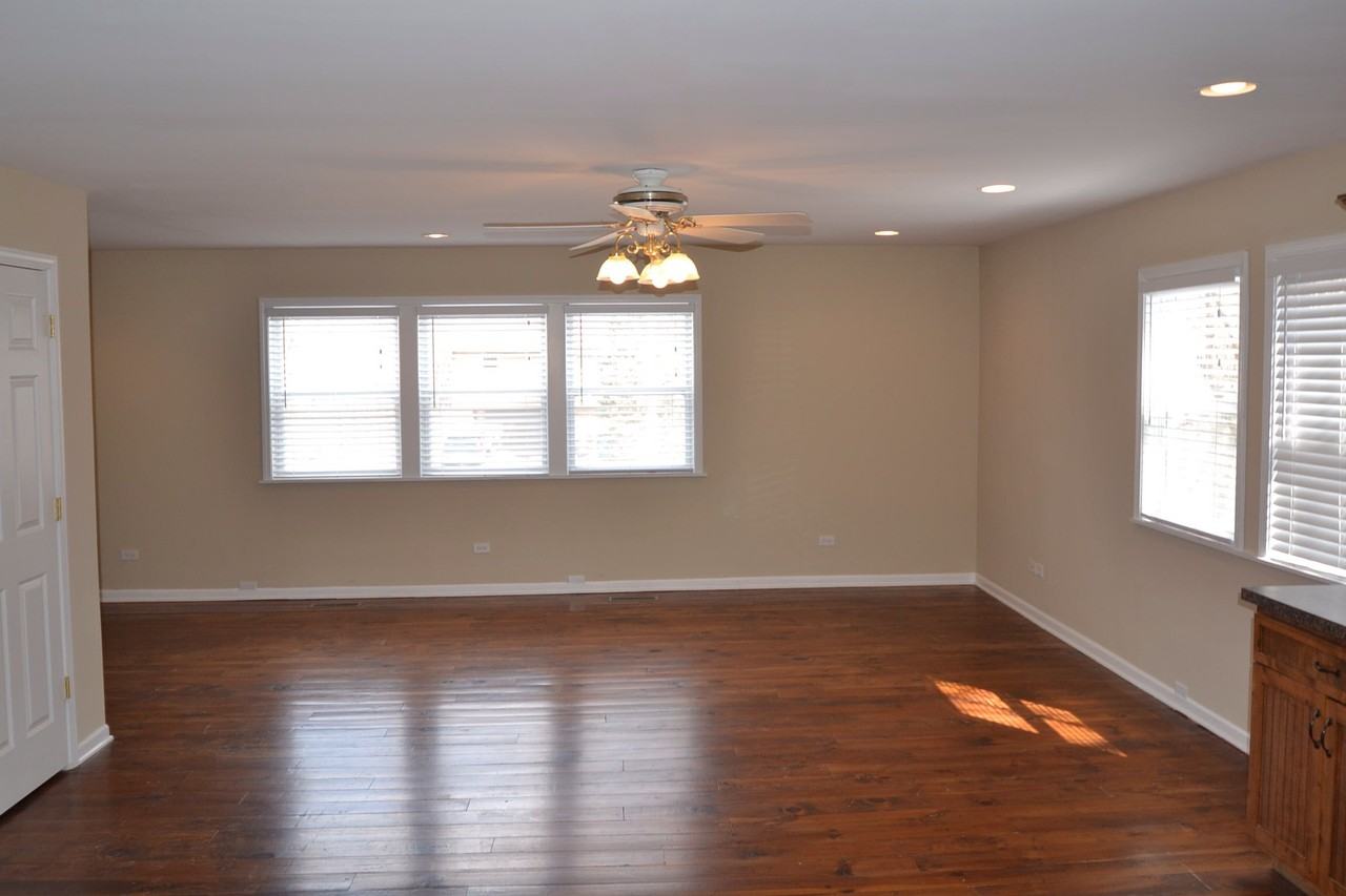21341 W Engle Dr - Photo 2 of 10
