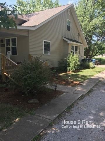 1621 S Division St - Photo 2 of 7