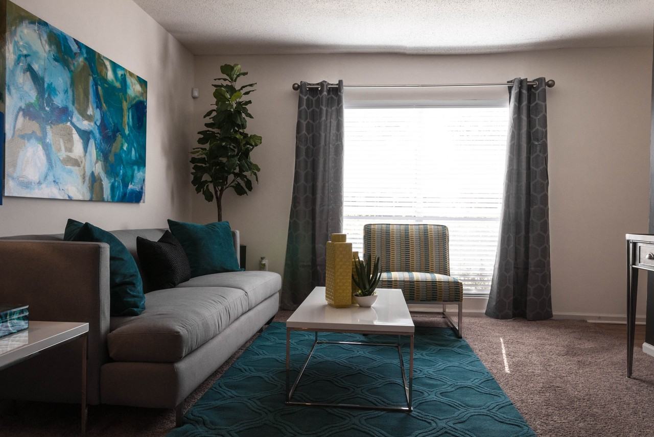 716 Zimalcrest Drive - Photo 2 of 8