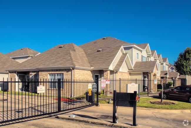 Town Park Townhomes - Photo 2 of 3