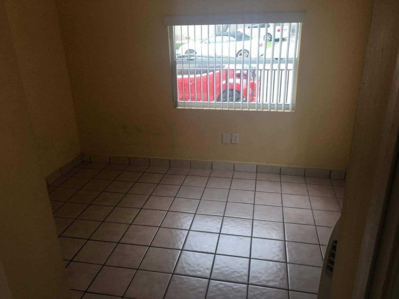 219 Southwest 9th Avenue - Photo 2 of 3