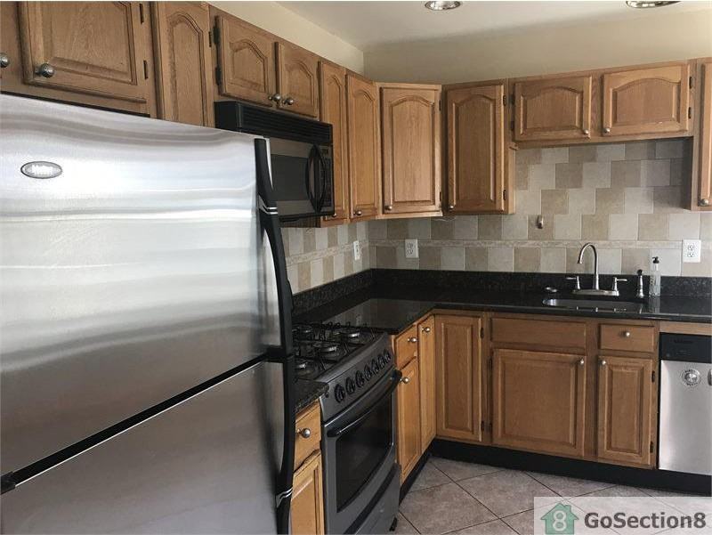 629 S Dean St - Photo 3 of 15