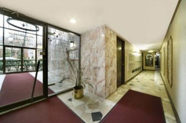 445 W Barry Ave - Photo 3 of 9