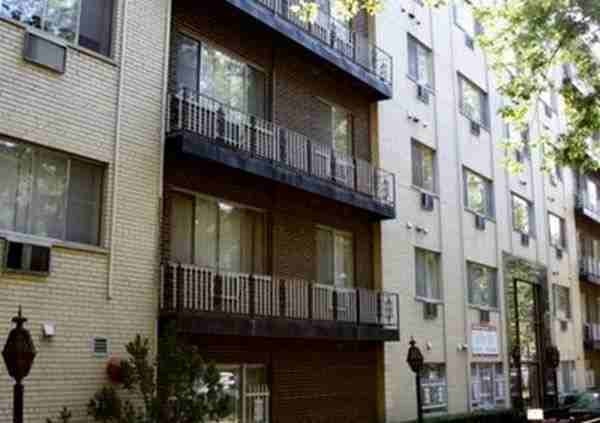 445 W Barry Ave - Photo 2 of 9