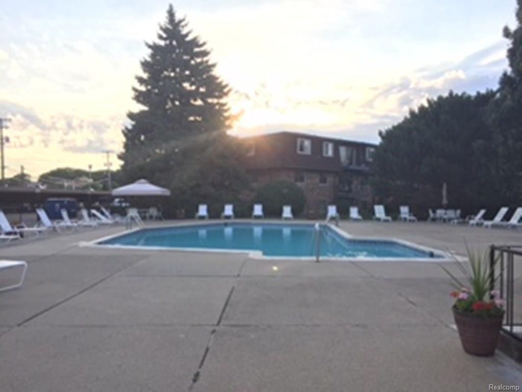 426 Riviera Dr #126 - Photo 2 of 18