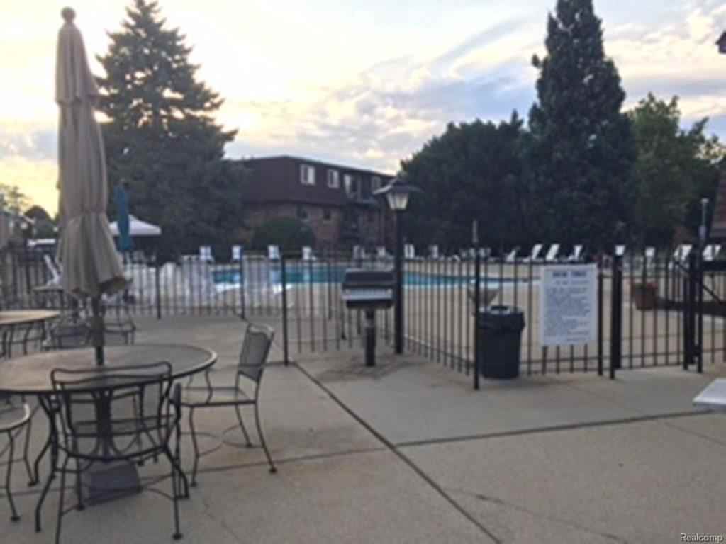 426 Riviera Dr #126 - Photo 3 of 18