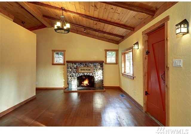 10161 N Madison Ave NE - Photo 3 of 15