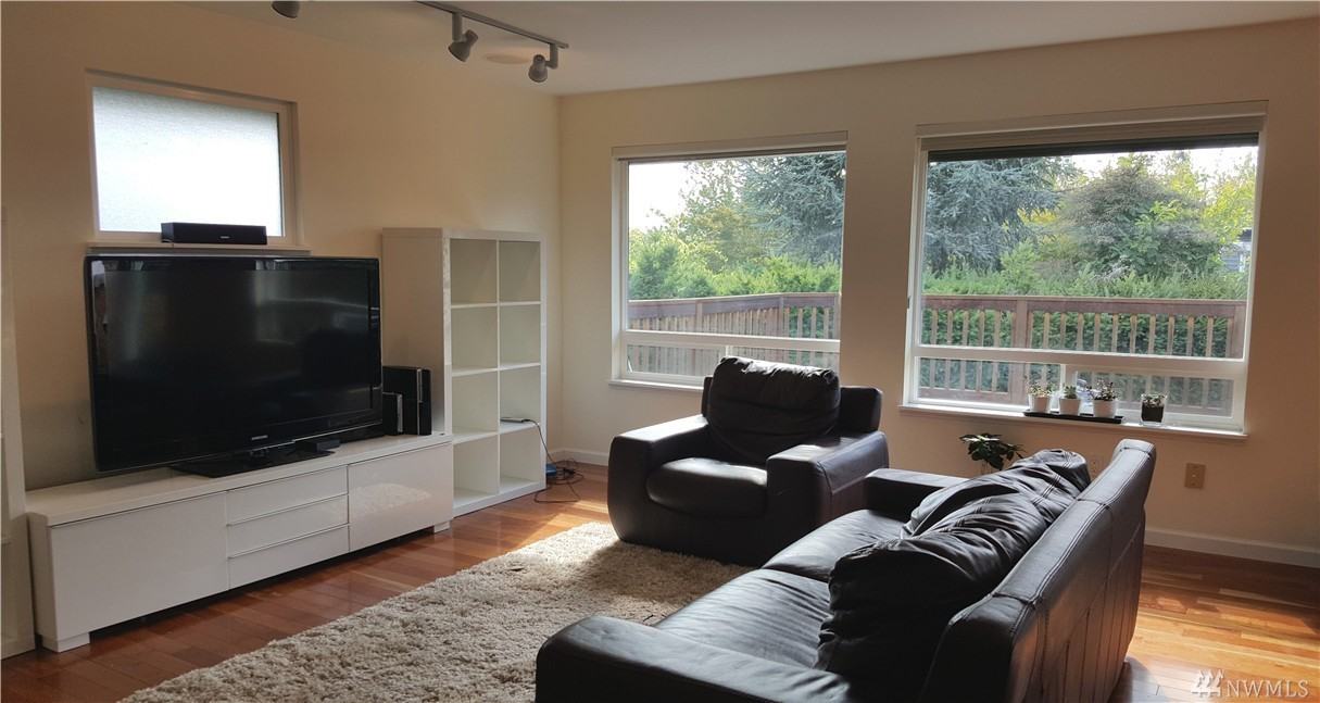 6227 111th Ave NE - Photo 2 of 18