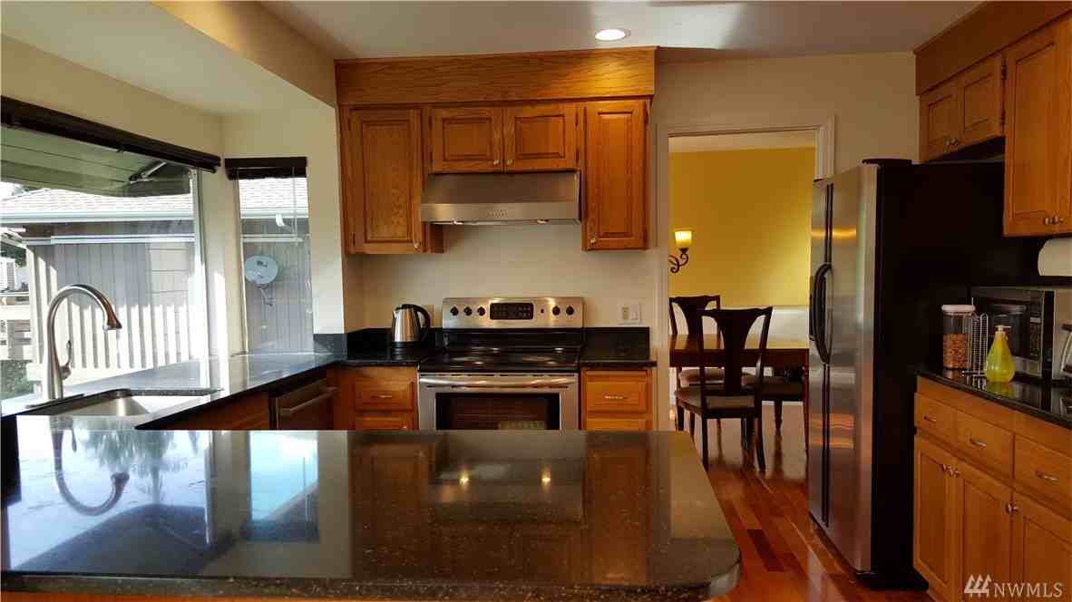 6227 111th Ave NE - Photo 3 of 18