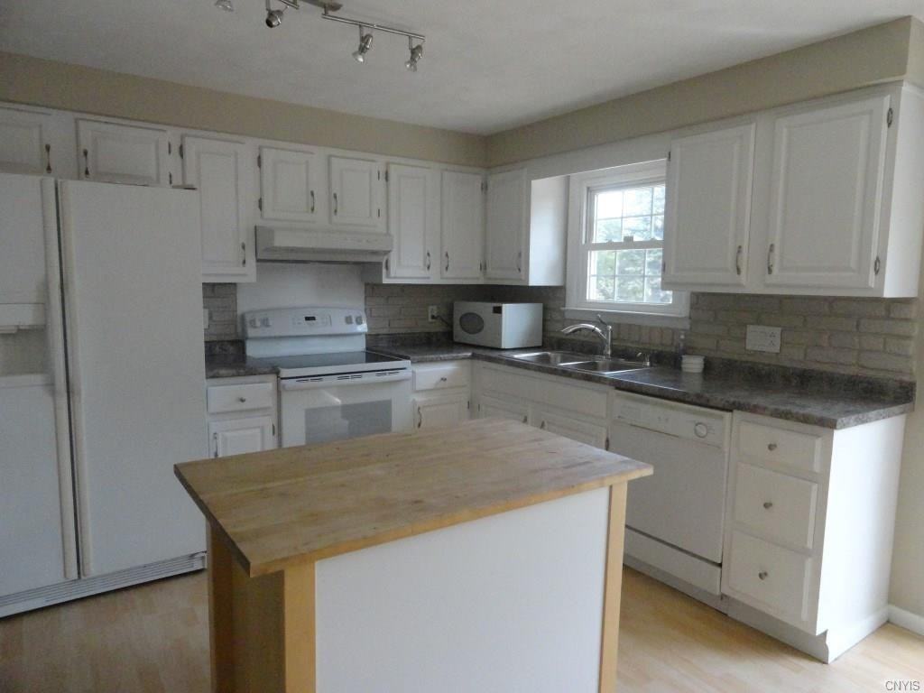 8824 English Rd - Photo 3 of 25