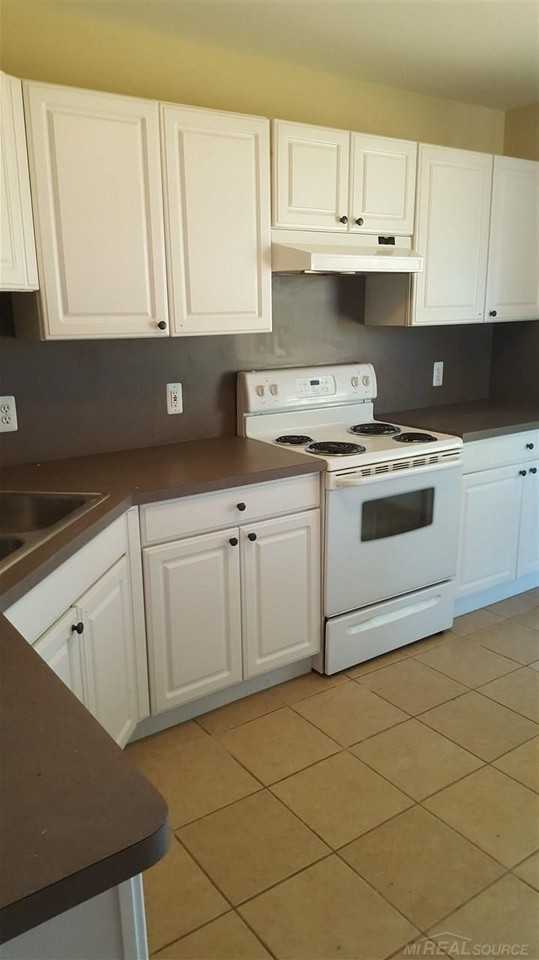 39483 Jefferson Ave - Photo 2 of 5