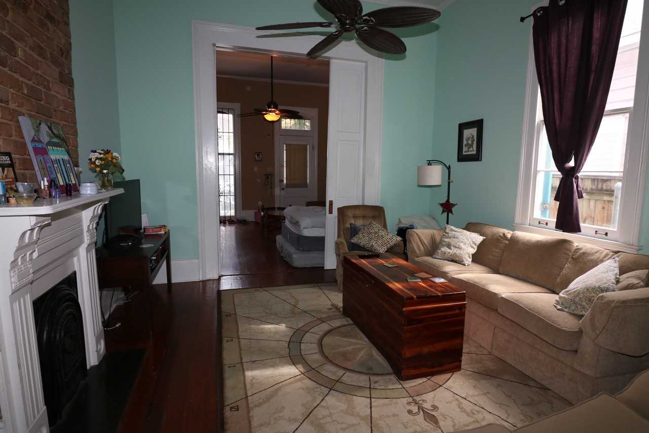 2321 Dauphine St - Photo 3 of 10