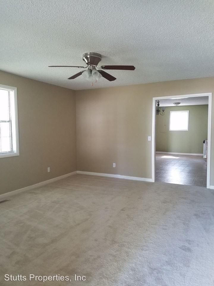 1104 N Columbia Ave - Photo 2 of 15