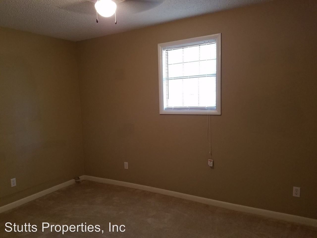 1104 N Columbia Ave - Photo 3 of 15