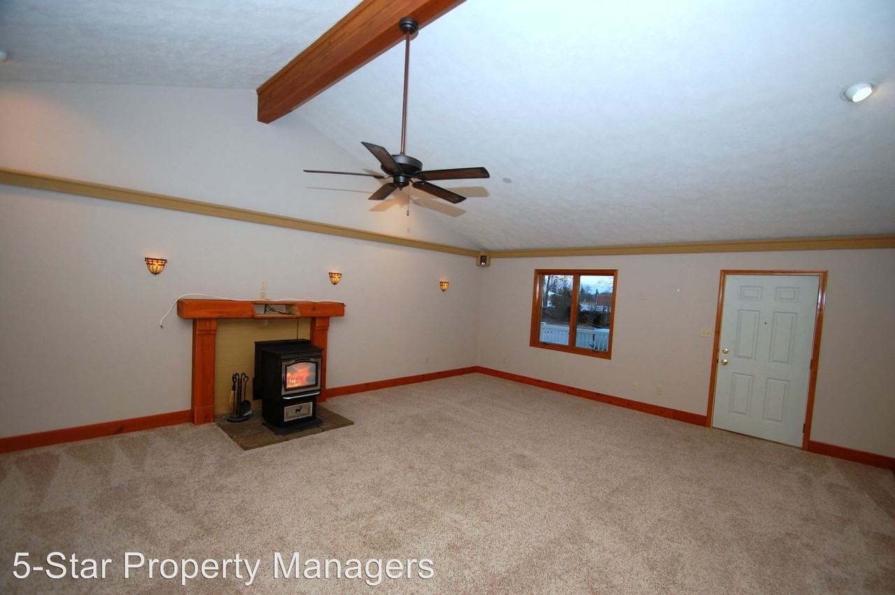 604 Maple Ln - Photo 2 of 22