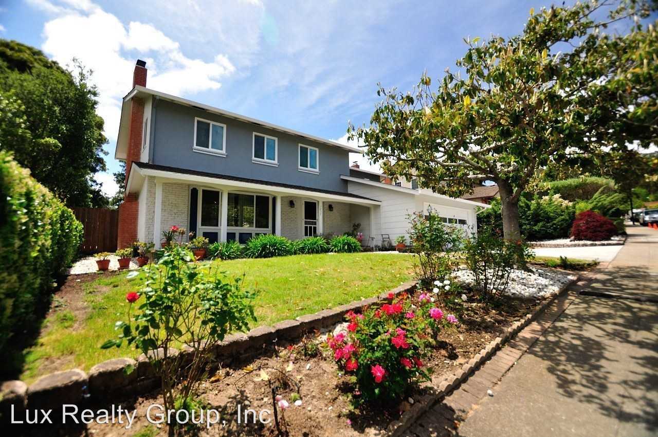 3035 Arguello Dr - Photo 2 of 32