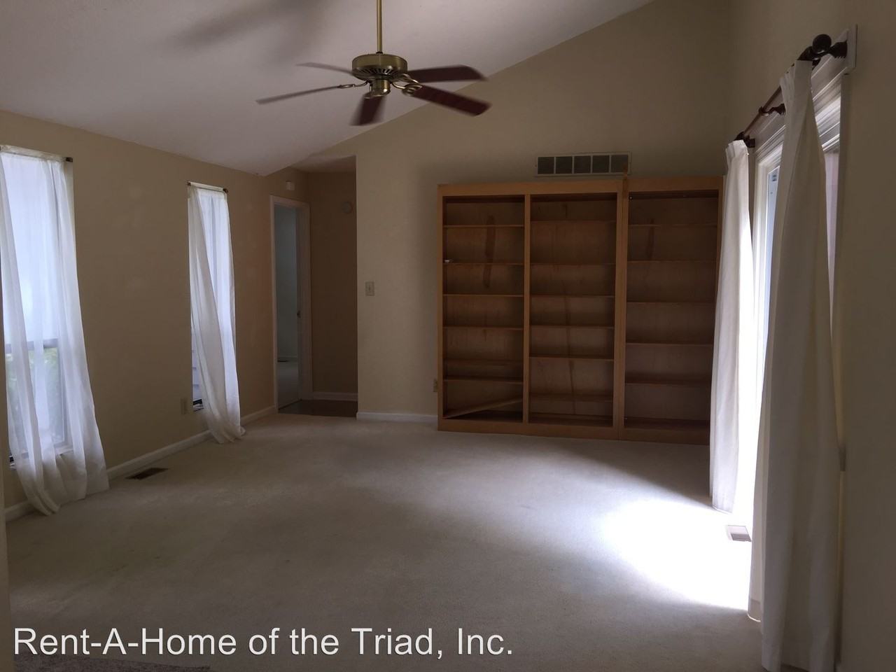 1407 Glendale Dr - Photo 2 of 8