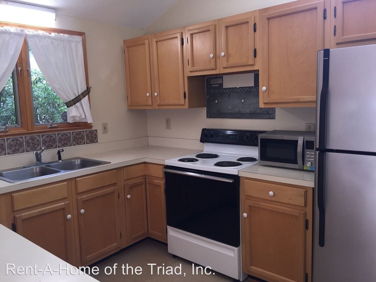 1407 Glendale Dr - Photo 3 of 8