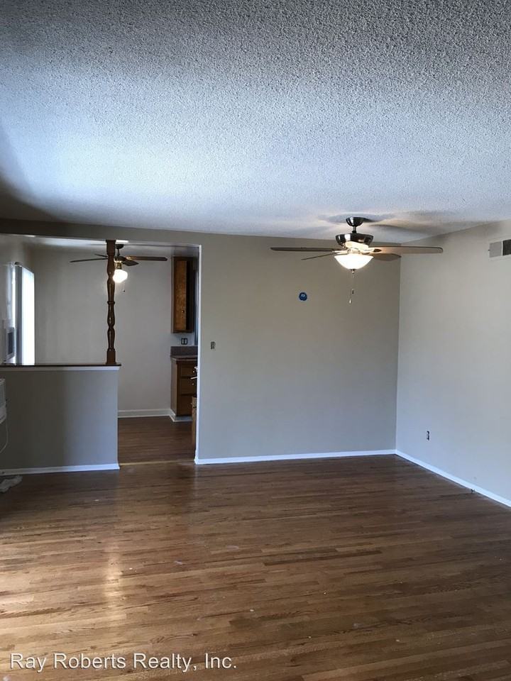 11720 Mayes Dr - Photo 3 of 26