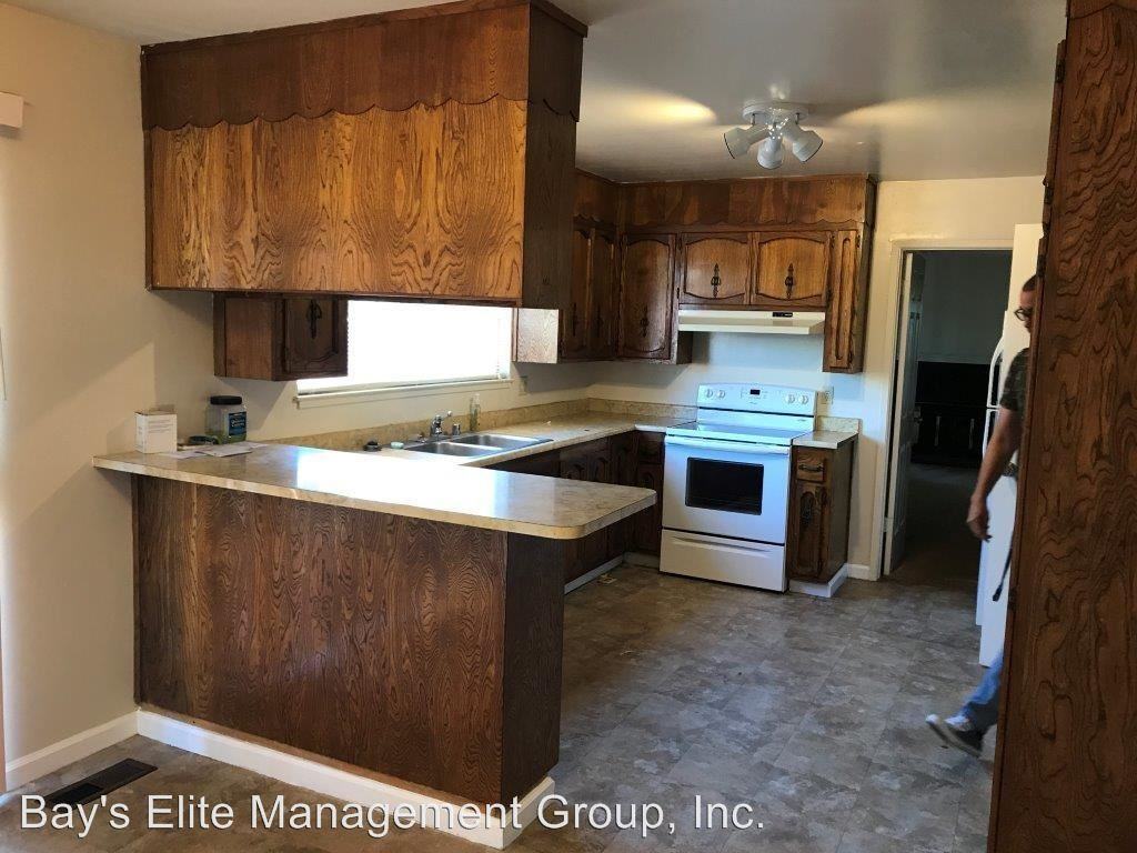 1030 16th St - Photo 2 of 31