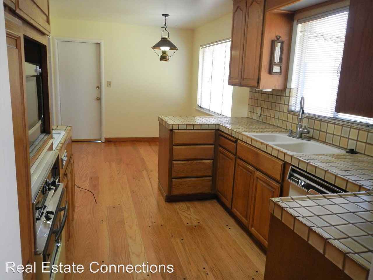 1530 Queensbury Ave - Photo 3 of 12