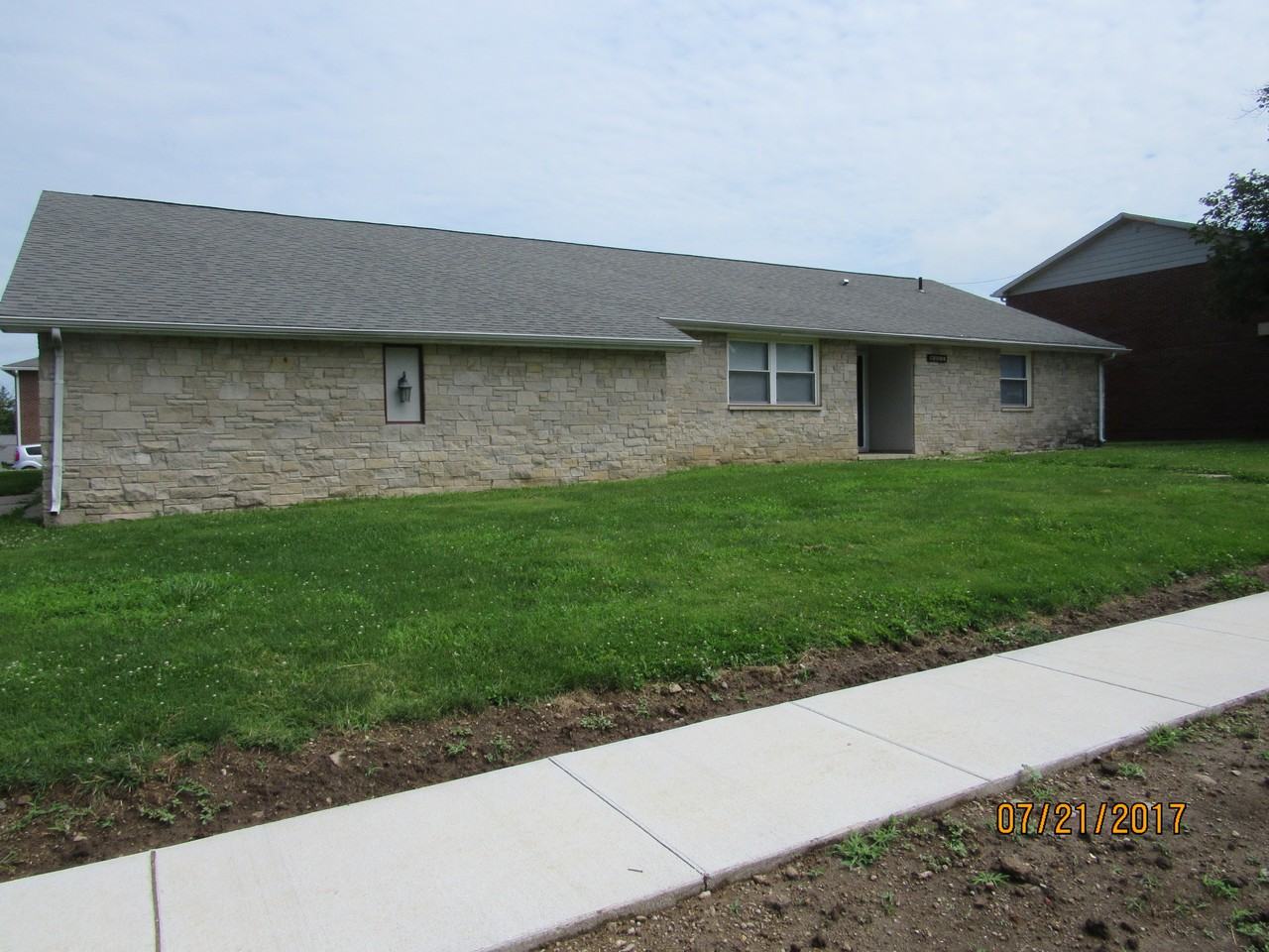 130 W Howard St - Photo 3 of 18