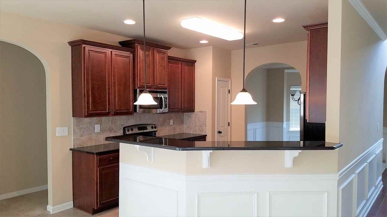 2793 Huntcliffe Dr - Photo 2 of 13