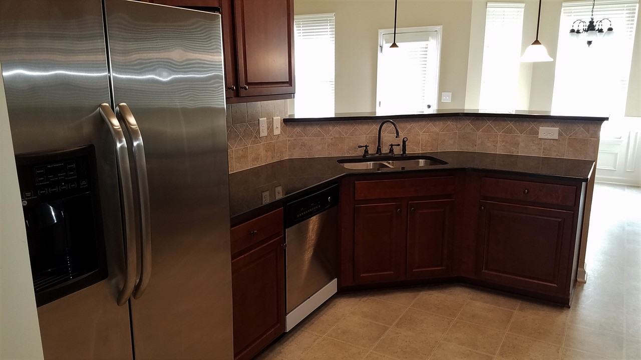 2793 Huntcliffe Dr - Photo 3 of 13