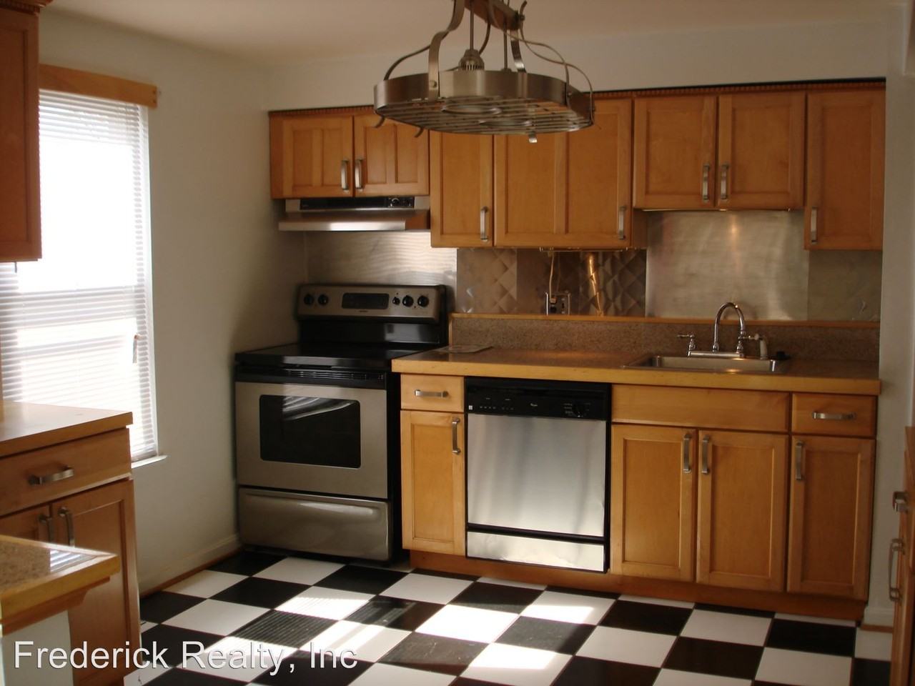 9232 Throgmorton Rd - Photo 3 of 7