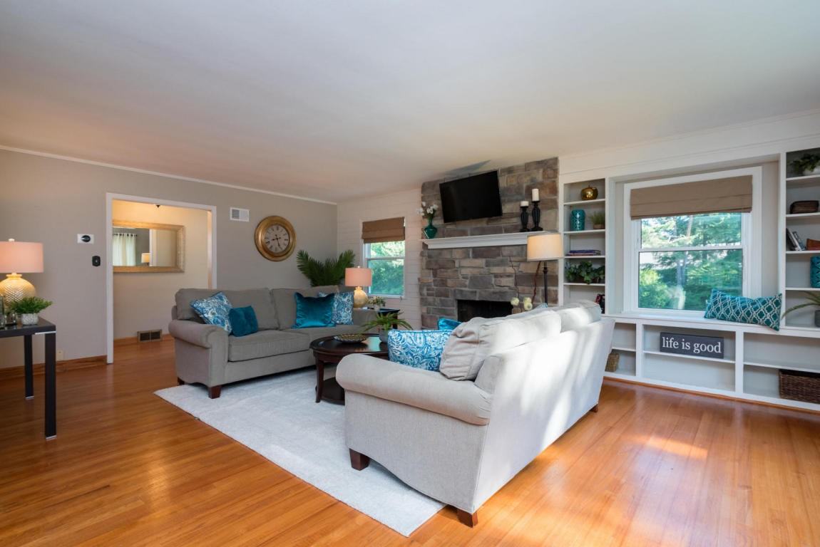 1041 E Ravine Ln - Photo 2 of 23