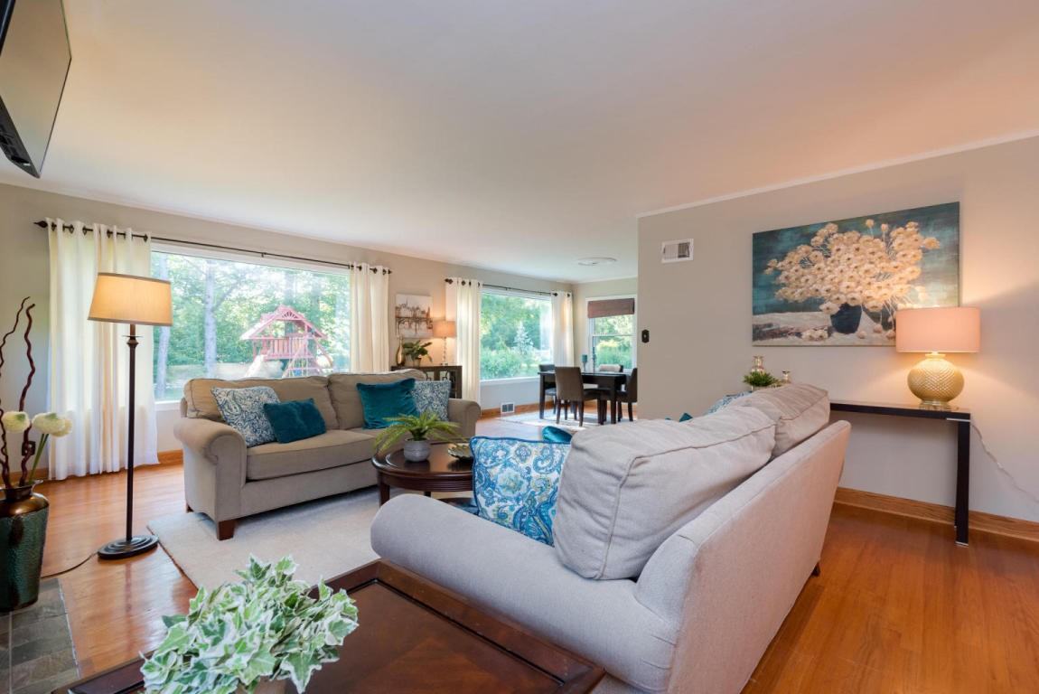 1041 E Ravine Ln - Photo 3 of 23