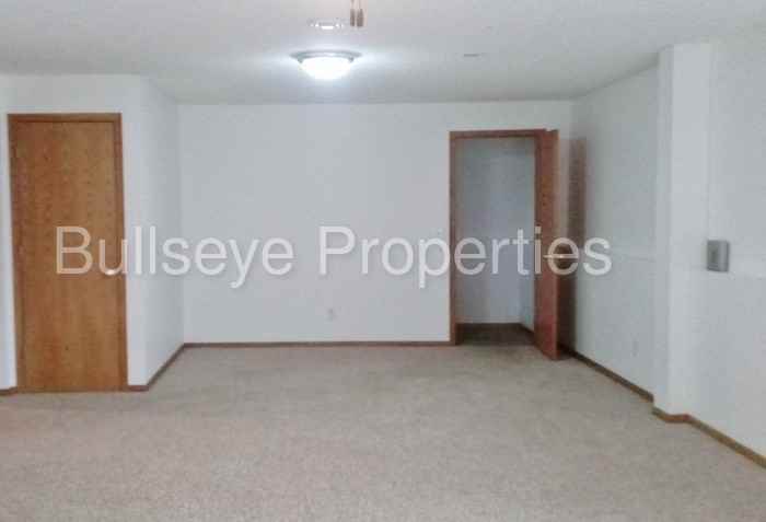 304 Scenic Cir - Photo 3 of 12