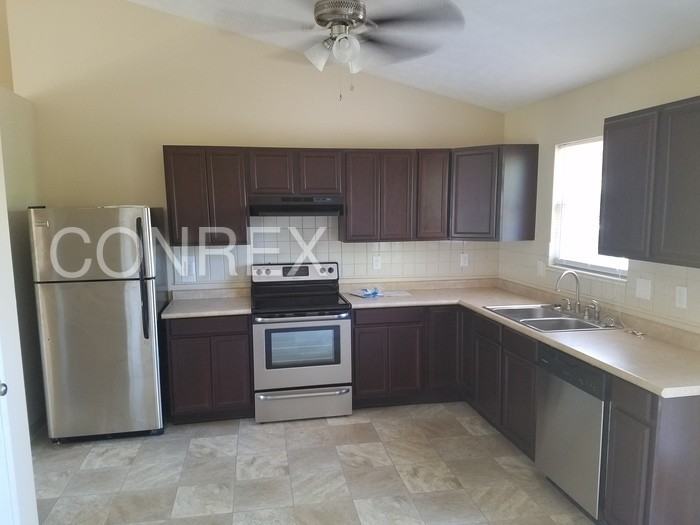 2318 Firth St - Photo 2 of 13